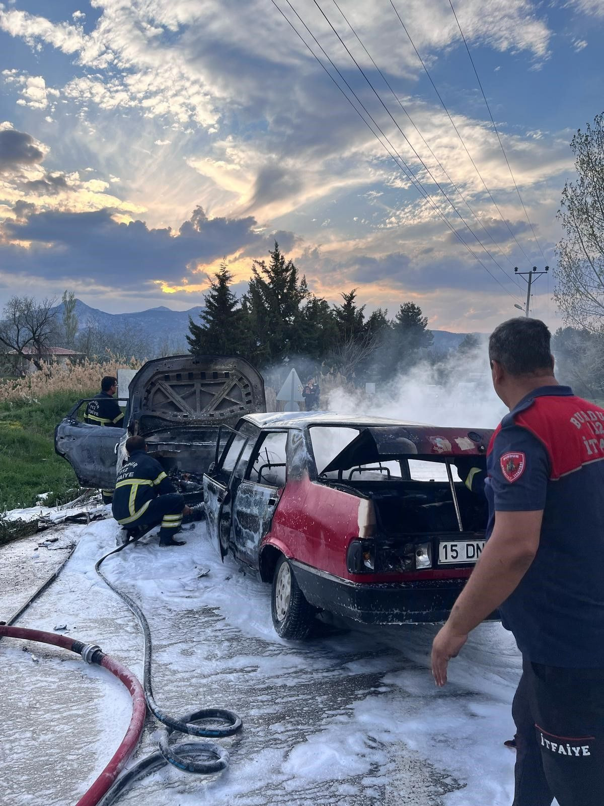 Burdur’da feci kaza! Kafa kafaya çarpışan araçlar alev aldı! 1 ölü, 4 yaralı - Sayfa 5