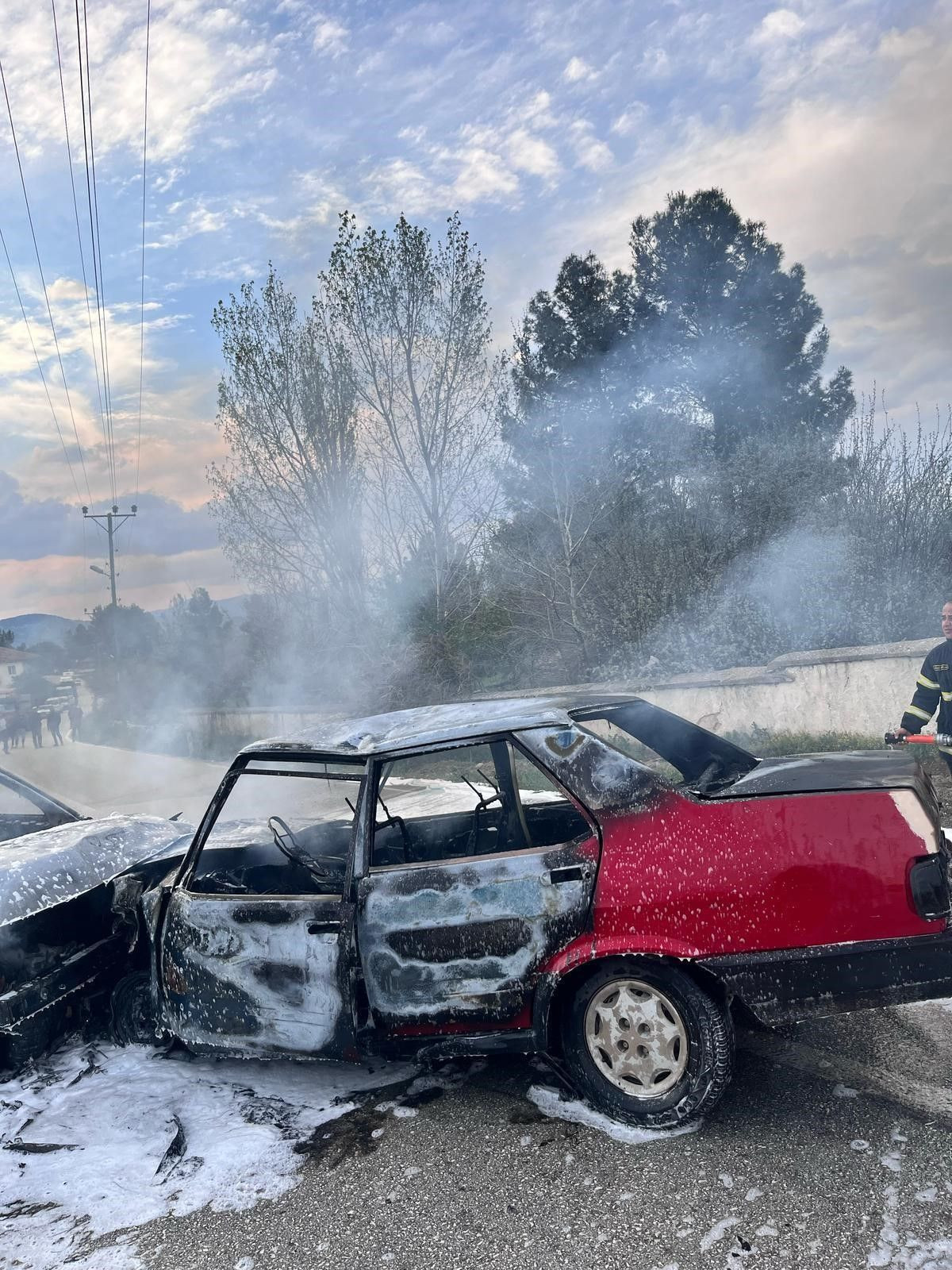 Burdur’da feci kaza! Kafa kafaya çarpışan araçlar alev aldı! 1 ölü, 4 yaralı - Sayfa 7