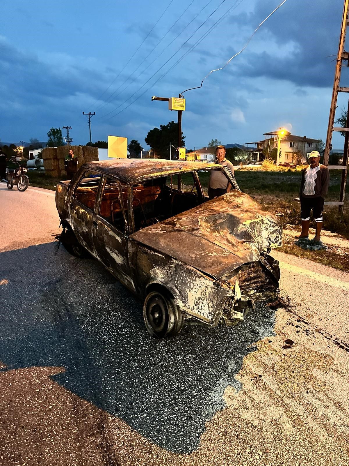 Burdur’da feci kaza! Kafa kafaya çarpışan araçlar alev aldı! 1 ölü, 4 yaralı - Sayfa 11