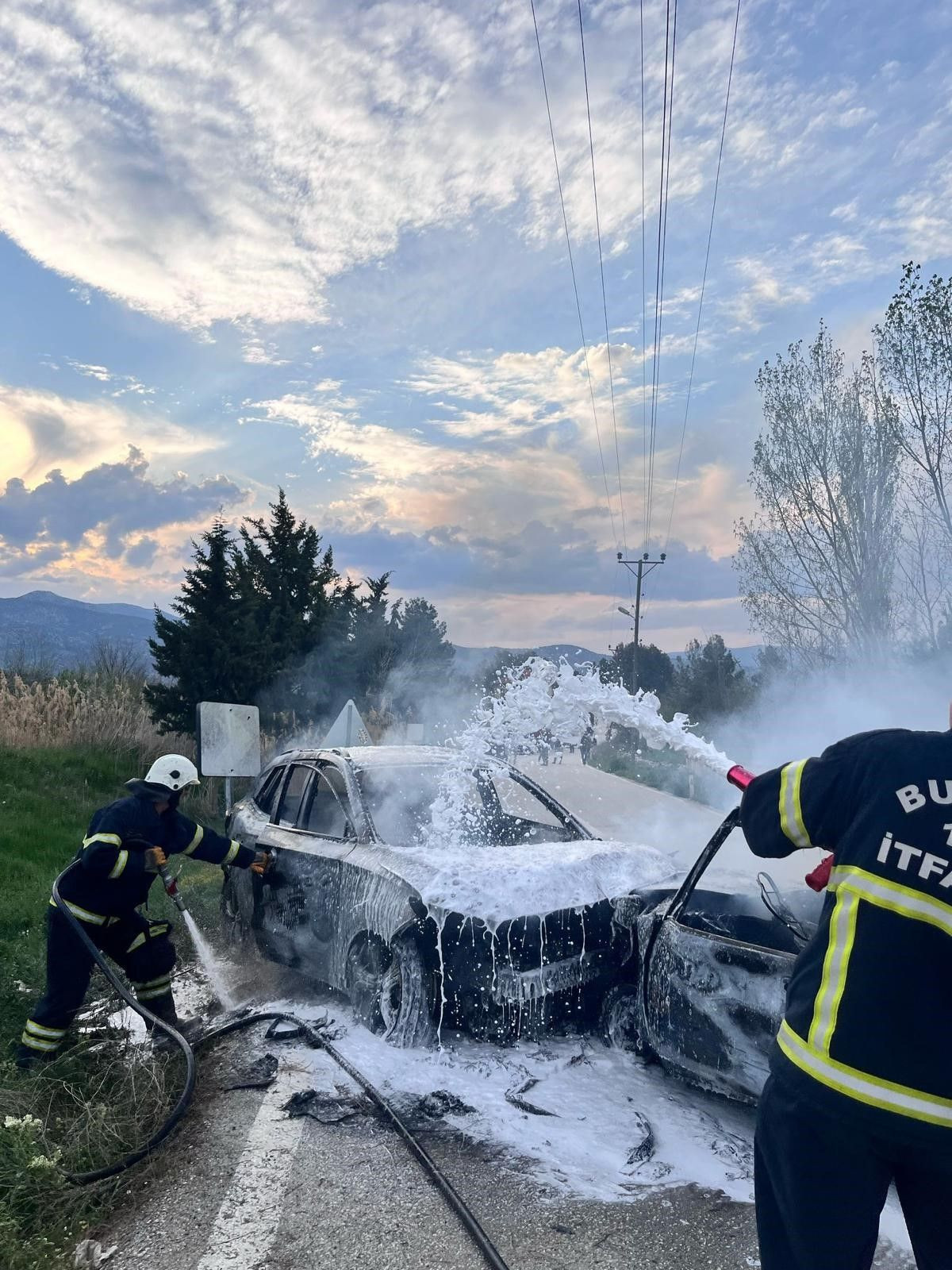 Burdur’da feci kaza! Kafa kafaya çarpışan araçlar alev aldı! 1 ölü, 4 yaralı - Sayfa 12