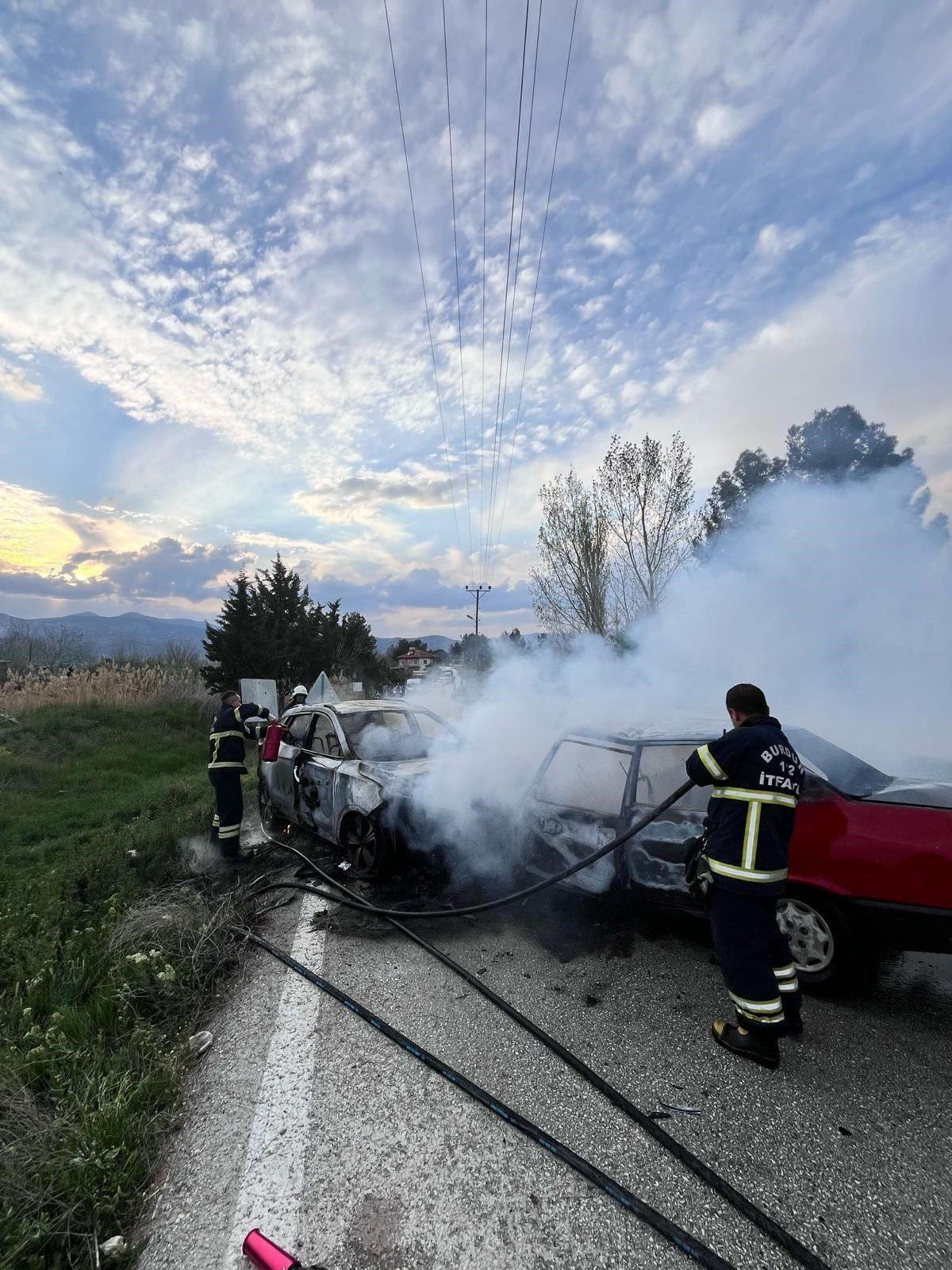 Burdur’da feci kaza! Kafa kafaya çarpışan araçlar alev aldı! 1 ölü, 4 yaralı - Sayfa 13