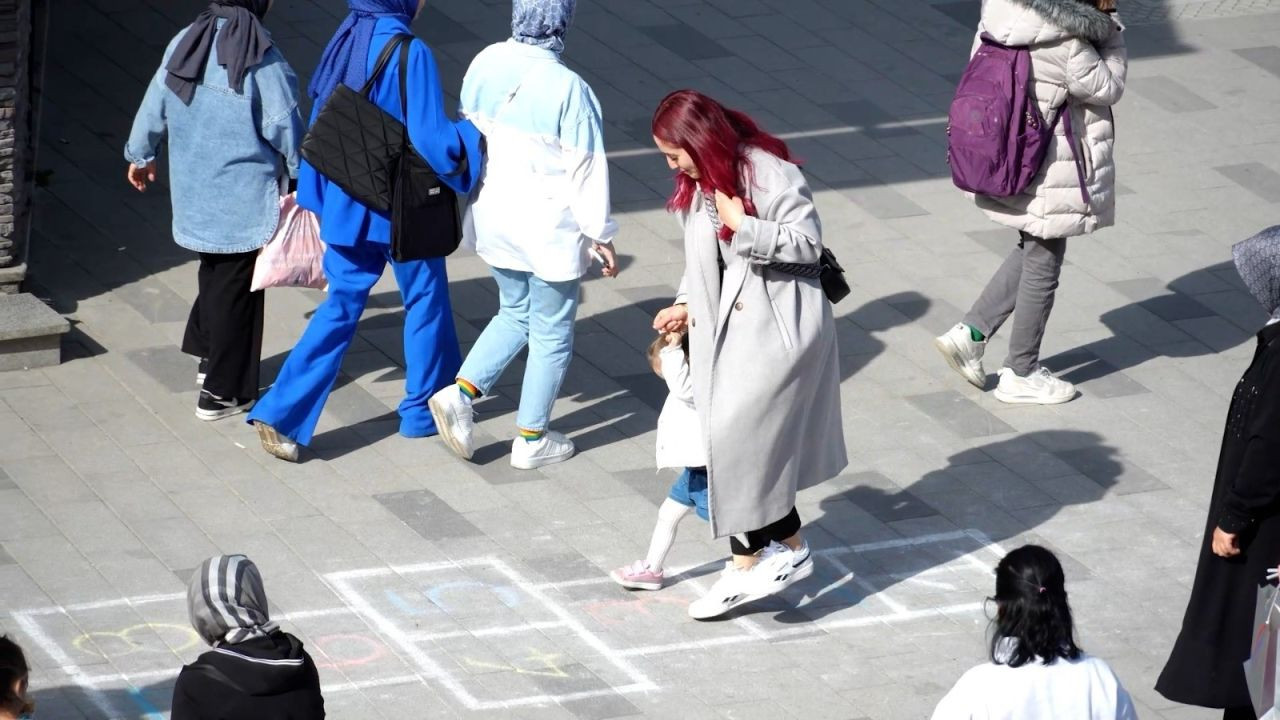 Düzce’de seksek coşkusu! Kaldırımlarda çocukluk anıları canlandı - Sayfa 2