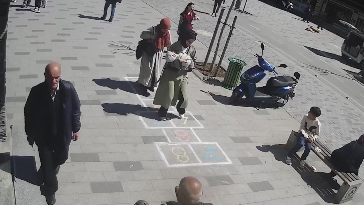 Düzce’de seksek coşkusu! Kaldırımlarda çocukluk anıları canlandı - Sayfa 4
