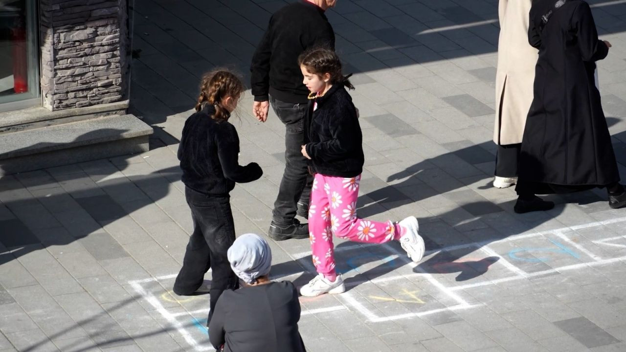 Düzce’de seksek coşkusu! Kaldırımlarda çocukluk anıları canlandı - Sayfa 5