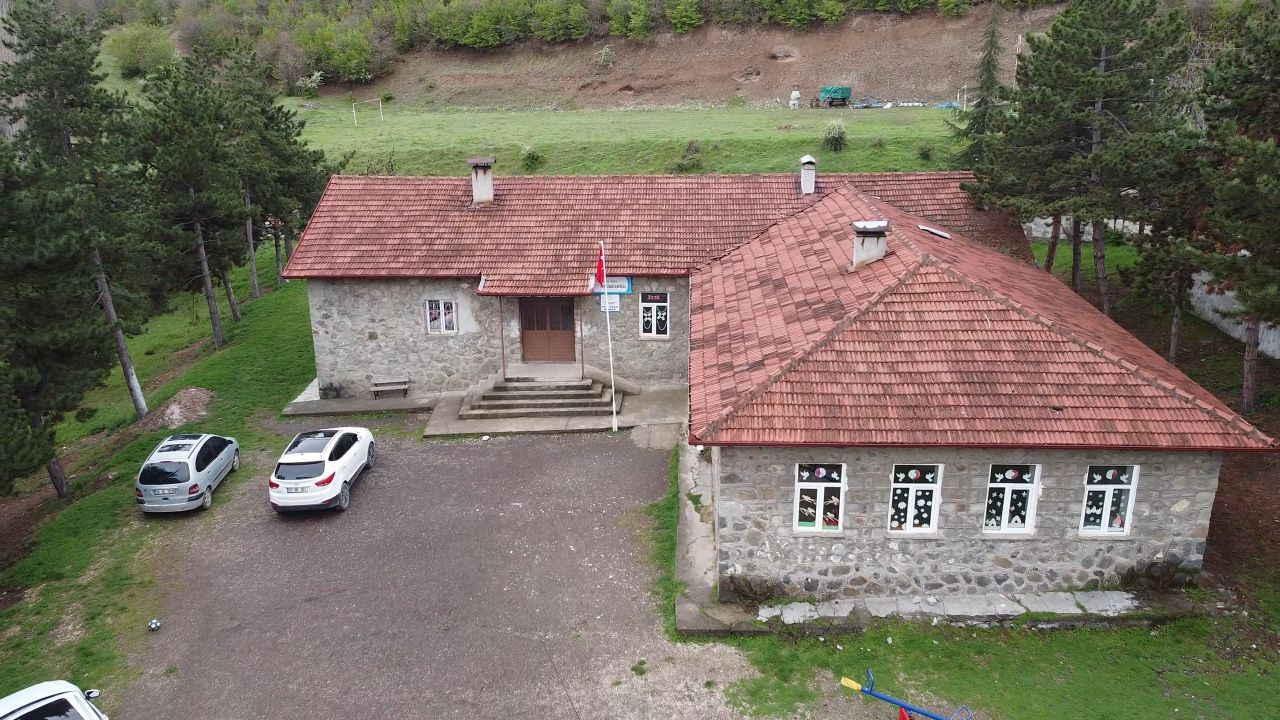 Amasya’da Hikmet Nine'nin kumaşları 23 Nisan’da çocuklara bayram kıyafeti oldu - Sayfa 2