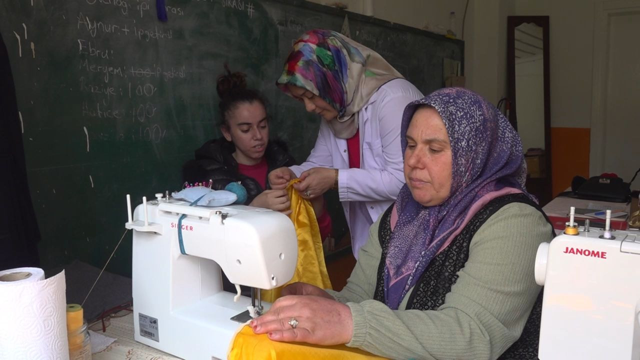 Amasya’da Hikmet Nine'nin kumaşları 23 Nisan’da çocuklara bayram kıyafeti oldu - Sayfa 4