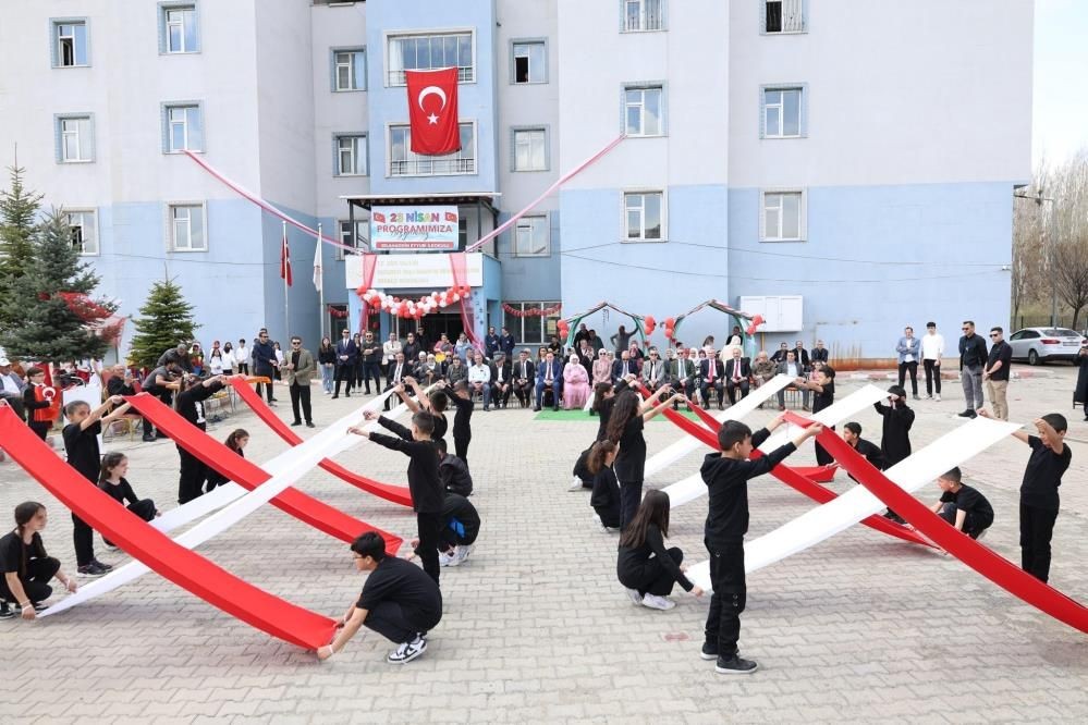 Ağrı’da 23 Nisan’da kuşaklar buluştu: Çocuklar ve yaşlılarla sevgi dolu kutlama - Sayfa 4