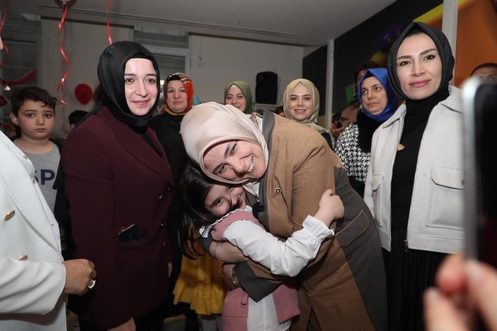 AK Parti Kadın Kolları’ndan 23 Nisan’da çocuklara moral ziyareti: Tuğba Işık Ercan miniklerle buluştu - Sayfa 2