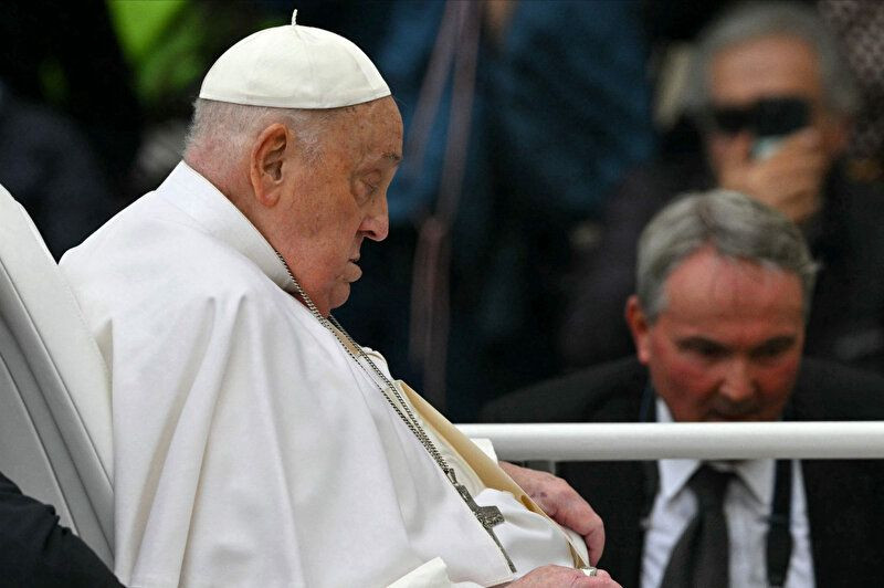 Papa'nın açık tabuttaki ilk görüntüleri paylaşıldı! Yüzüğü imha edildi... Cenazesinde bir ilk yaşanacak! - Sayfa 7
