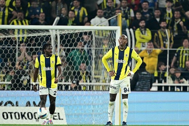 Fenerbahçe'nin kritik toplantısından bomba gelişme: Sürpriz başkan adayı! Alex, Hooijdonk, Anelka ve Appiah'ı transfer etmişti - Sayfa 1