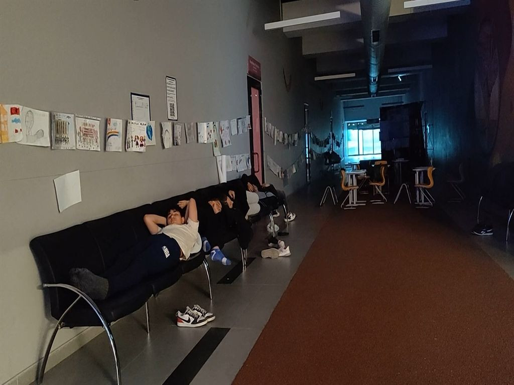 İstanbullular geceyi camilerde, parklarda ve spor salonlarında geçirdi! - Sayfa 6