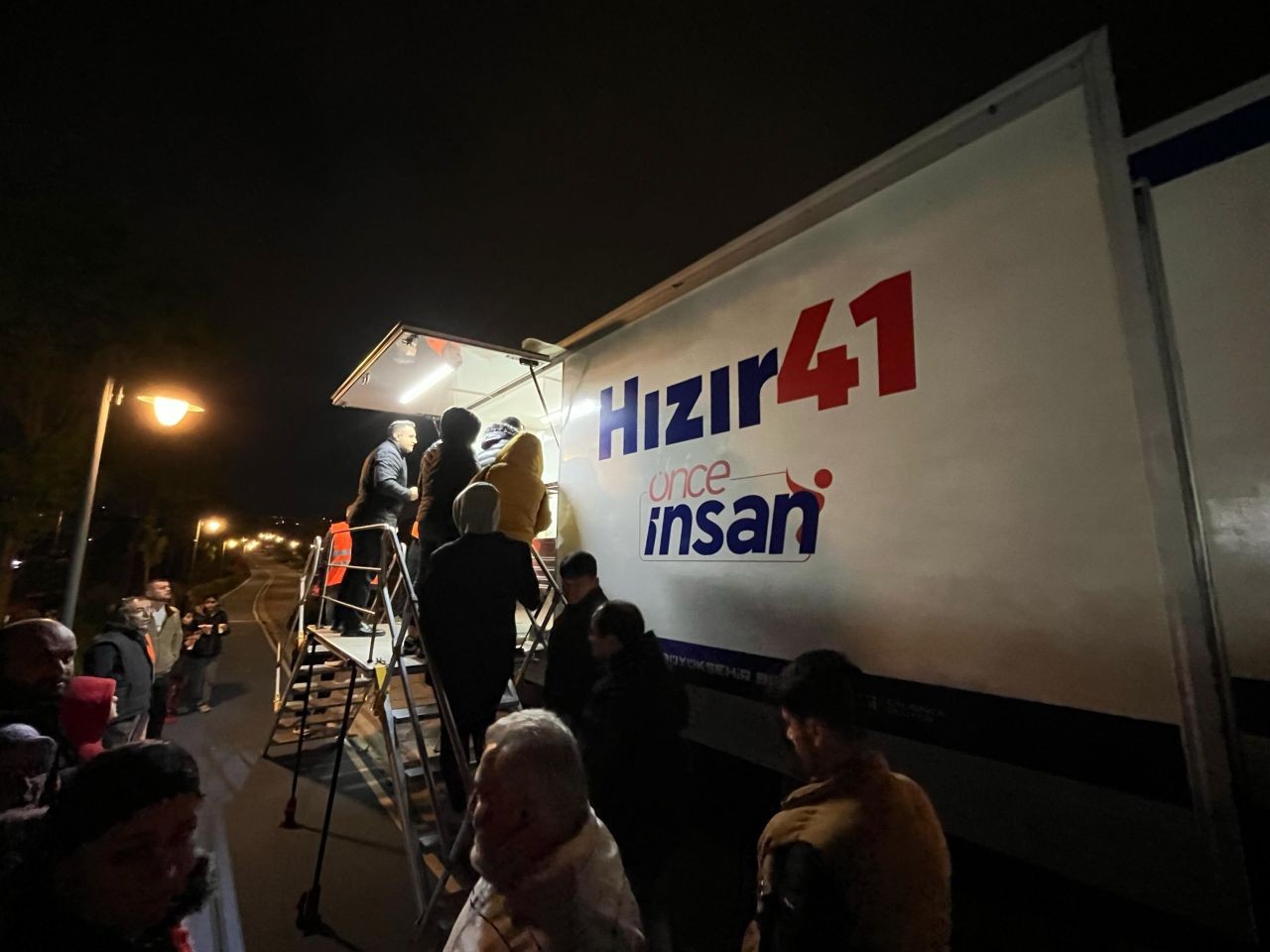 Kocaeli’den Küçükçekmece’ye dayanışma! Hızır 41 ekipleri çorba dağıttı - Sayfa 2
