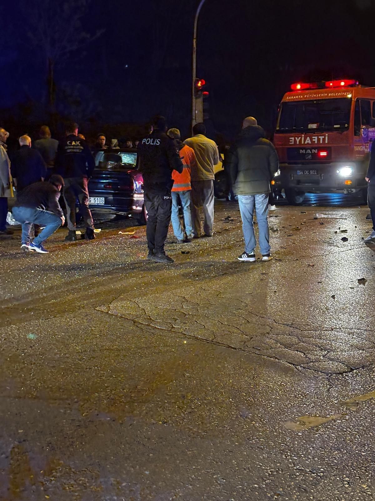 Sakarya’da feci kaza! İki otomobil çarpıştı, 1’i ağır 7 yaralı - Sayfa 1