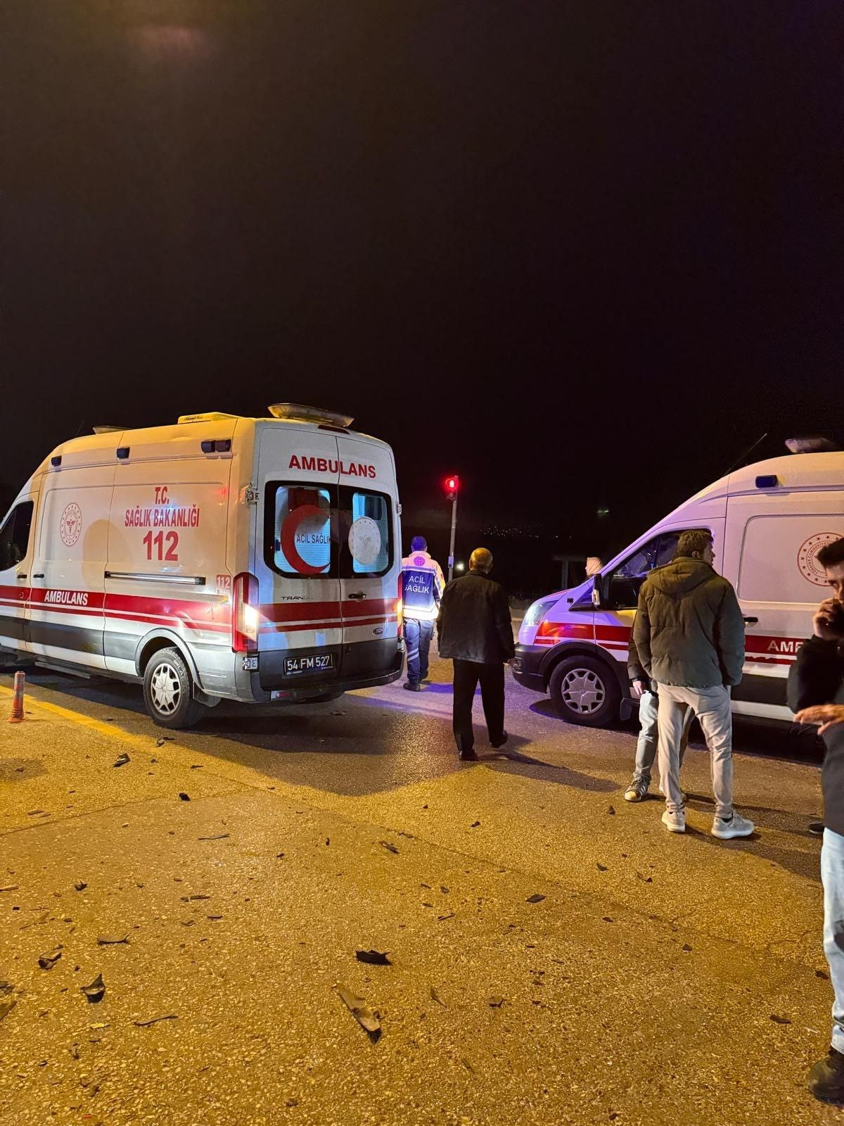 Sakarya’da feci kaza! İki otomobil çarpıştı, 1’i ağır 7 yaralı - Sayfa 4