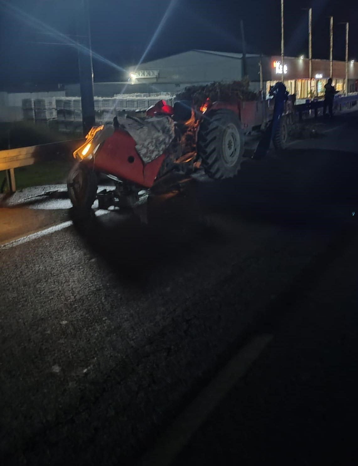 Ayvalık’ta feci kaza! Traktöre çarpan otomobil 1 can aldı, 2 yaralı - Sayfa 2