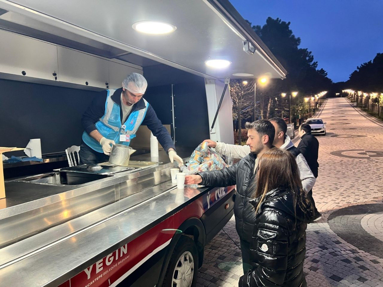 Sancaktepe Belediyesi depremzedelerin yanında! Tesisler açıldı, sıcak ikramlar dağıtıldı - Sayfa 2
