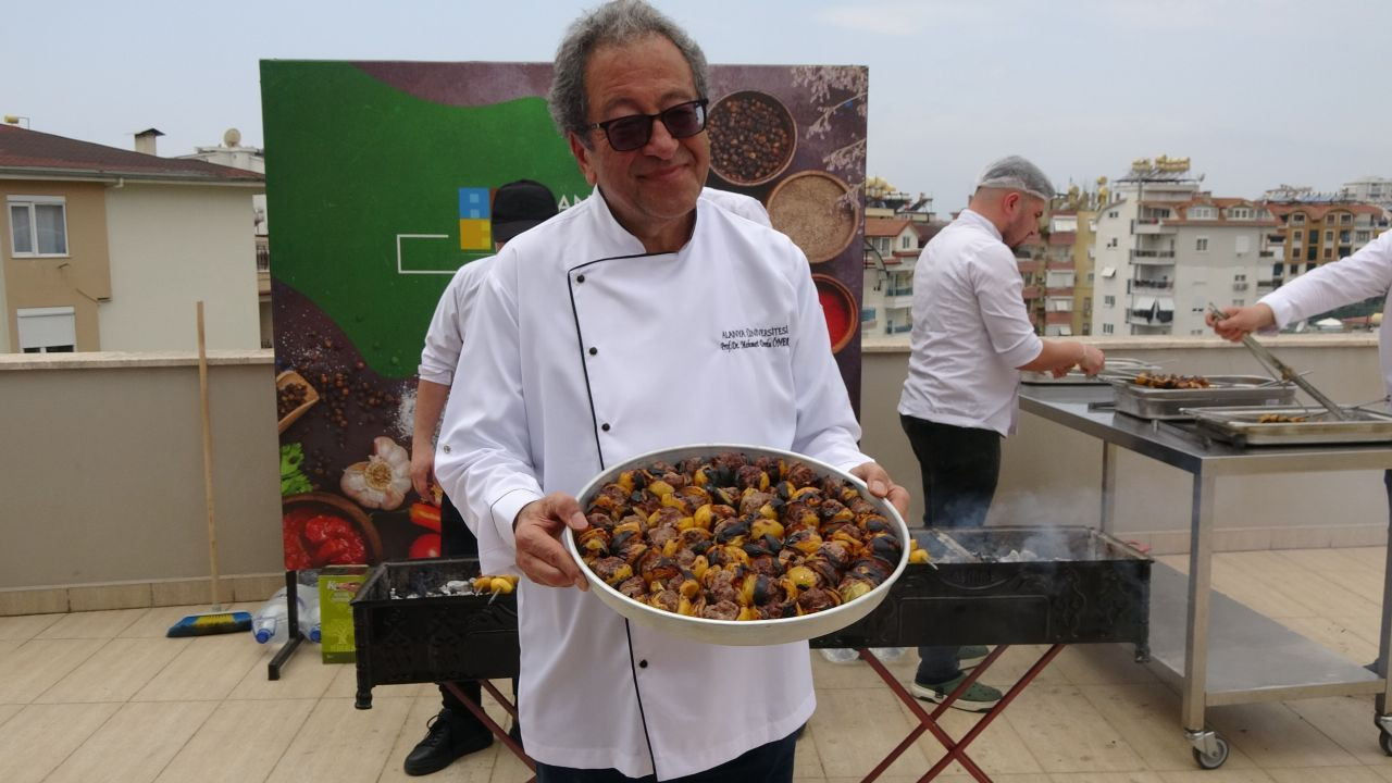 Alanya’da muşmula kebabı rüzgârı! Mangallar yakıldı, lezzet tanıtıldı - Sayfa 5