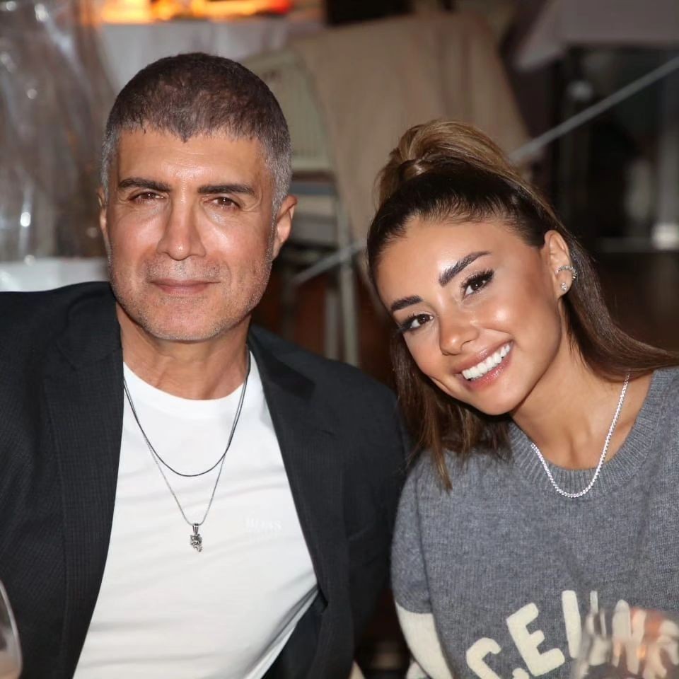 İstanbul depremi ünlüleri de korkuttu: Özcan Deniz ve Samar Dadgar geceyi çadırda geçirdi - Sayfa 1