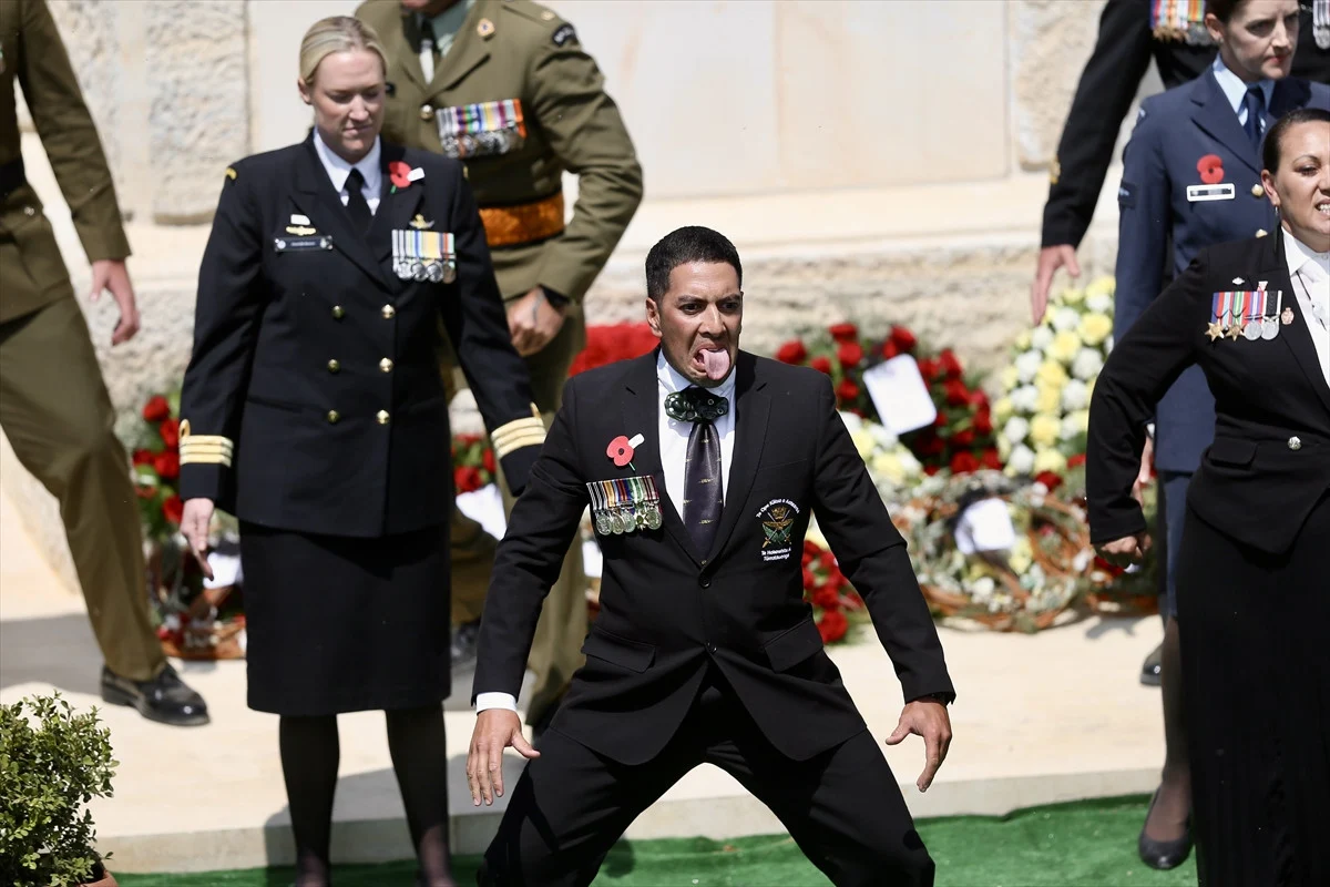 Gelibolu'da bir klasik: Anzak askerleri haka dansıyla anıldı! - Sayfa 12