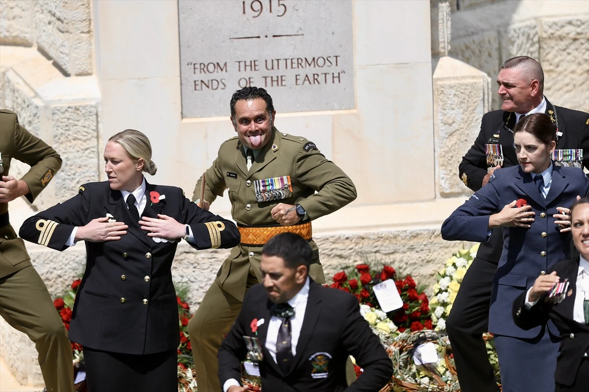 Gelibolu'da bir klasik: Anzak askerleri haka dansıyla anıldı! - Sayfa 14