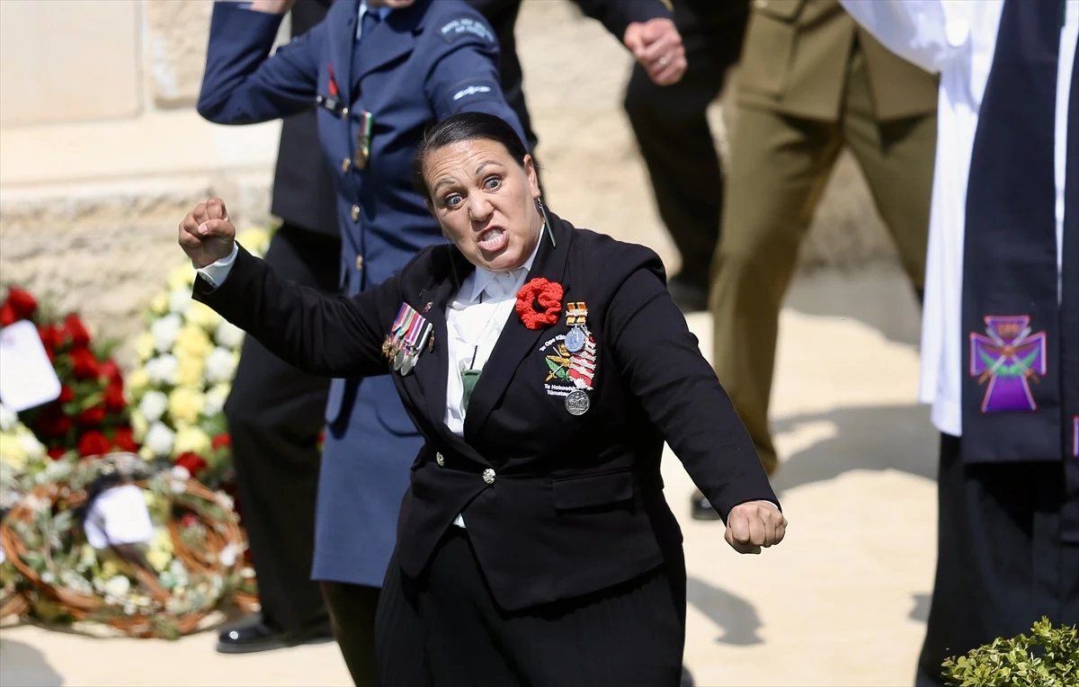 Gelibolu'da bir klasik: Anzak askerleri haka dansıyla anıldı! - Sayfa 17