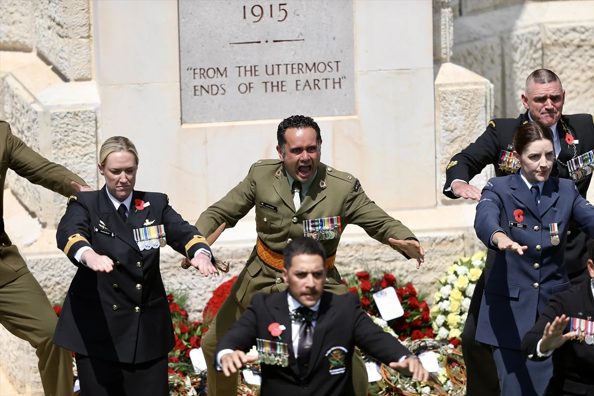 Gelibolu'da bir klasik: Anzak askerleri haka dansıyla anıldı! - Sayfa 18