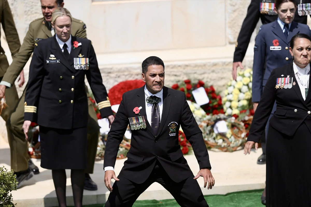 Gelibolu'da bir klasik: Anzak askerleri haka dansıyla anıldı! - Sayfa 6