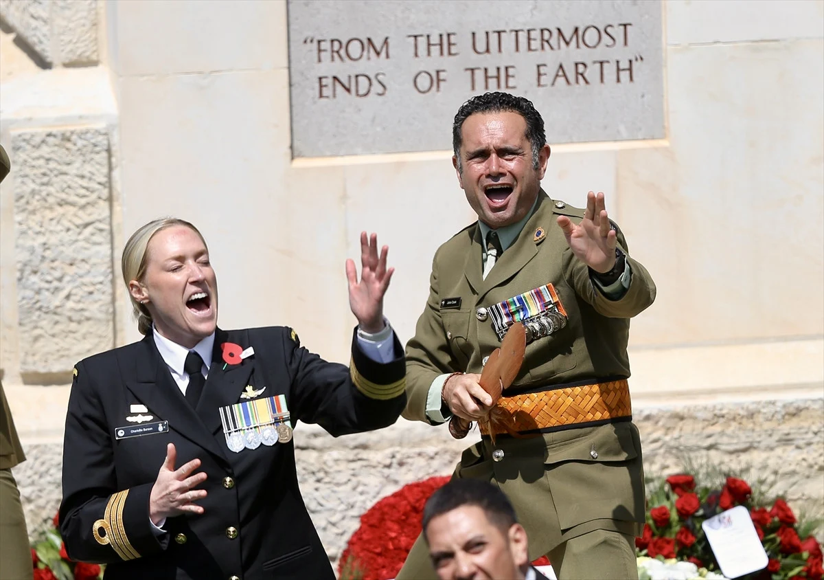 Gelibolu'da bir klasik: Anzak askerleri haka dansıyla anıldı! - Sayfa 8