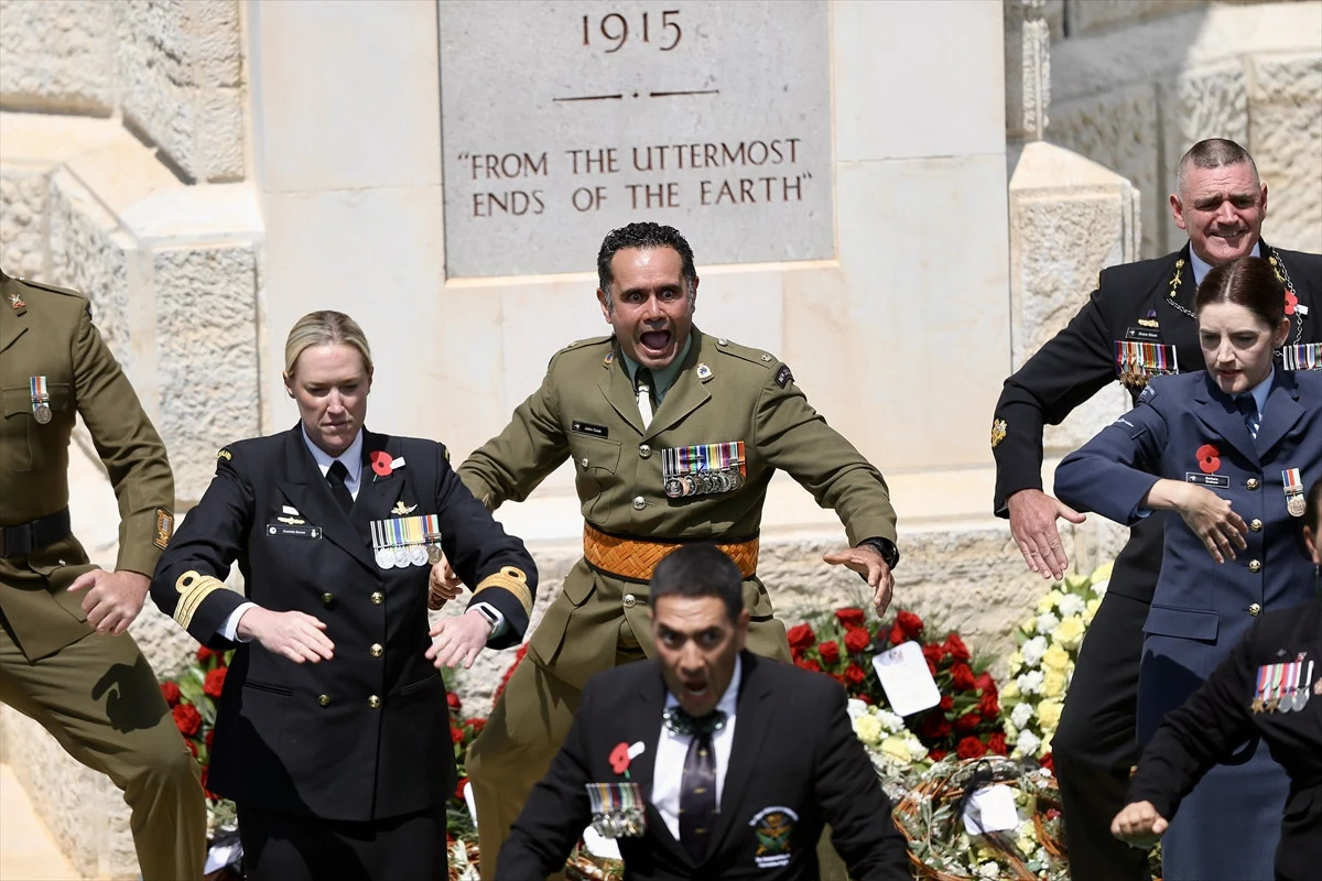 Gelibolu'da bir klasik: Anzak askerleri haka dansıyla anıldı! - Sayfa 9