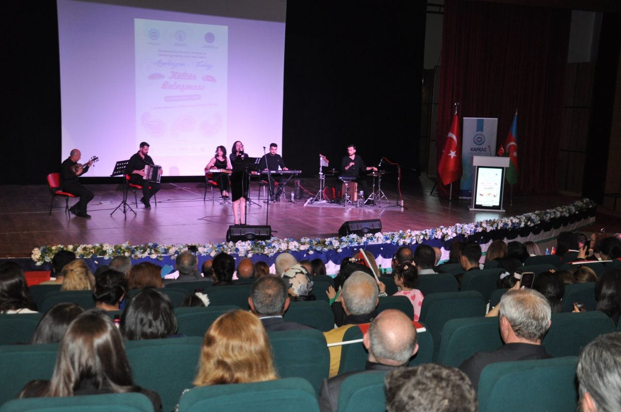 Kars’ta dostluk rüzgârı: Azerbaycan-Türkiye Kültür Buluşması coşkuyla geçti - Sayfa 3