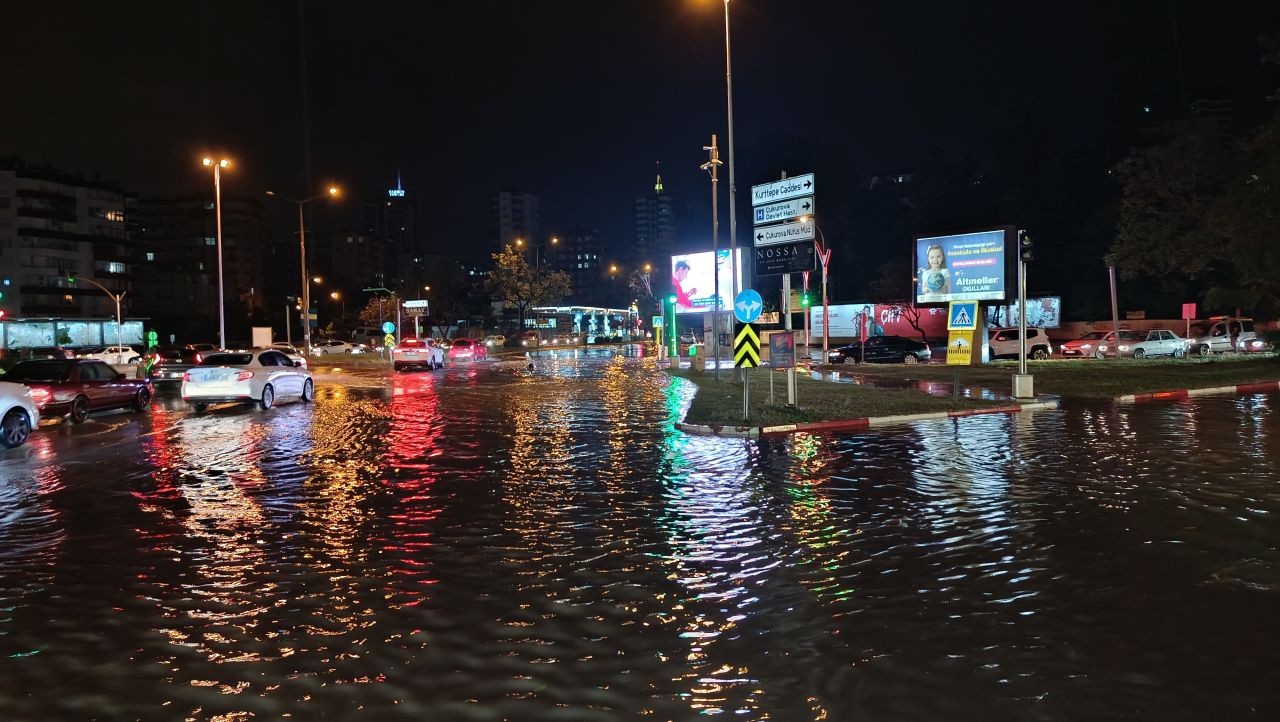 Adana’da sağanak felaketi! Yollar göle döndü - Sayfa 4