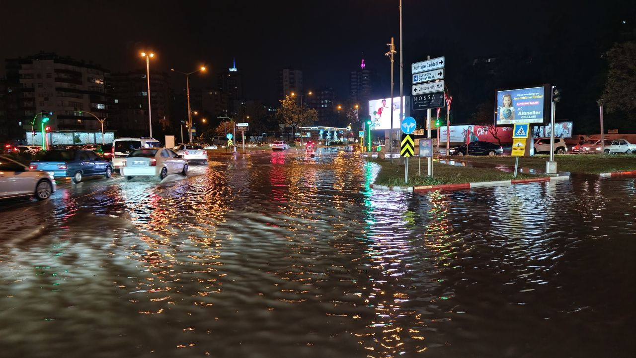 Adana’da sağanak felaketi! Yollar göle döndü - Sayfa 5