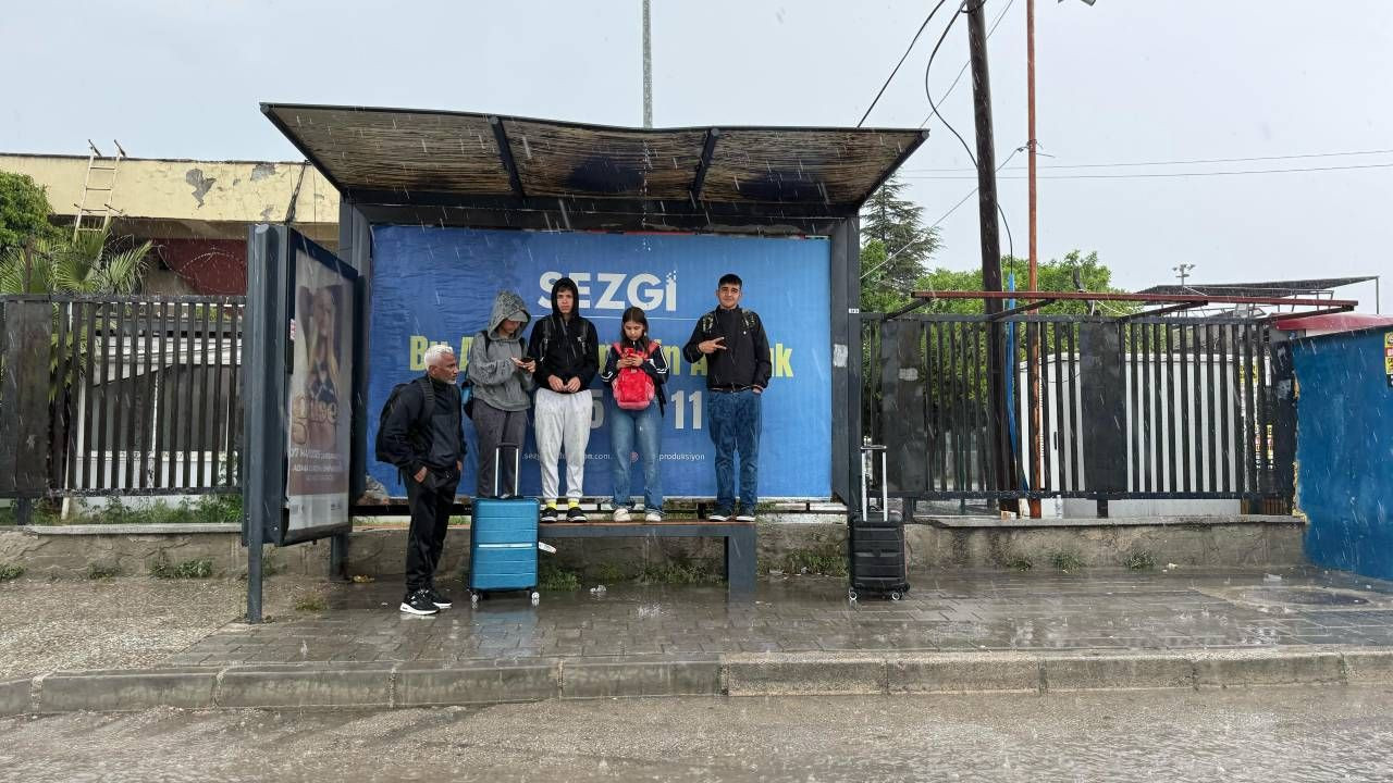 Yağmur hayatı felç etti, çocukları caddede yüzdü, Adana'nın altyapı sorunu gözler önüne serildi - Sayfa 9