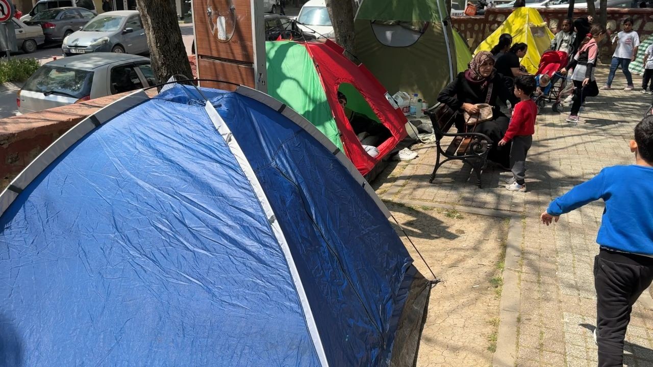 Avcılar sakinleri 3 gündür evlerine giremiyor, parklar çadır kent oldu - Sayfa 3