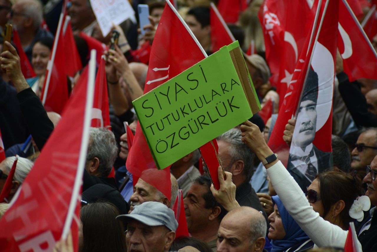Özgür Özel siyaseti bırakacağını açıkladı, Milli Eğitim Bakanına hakaret etti - Sayfa 4