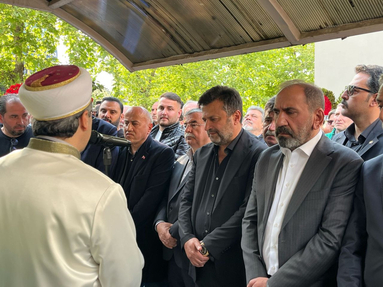 Futbol camiası cenazede: Bülent Uygun'un kızı Almina Tude Uygun Sapanca'da toprağa verildi - Sayfa 1