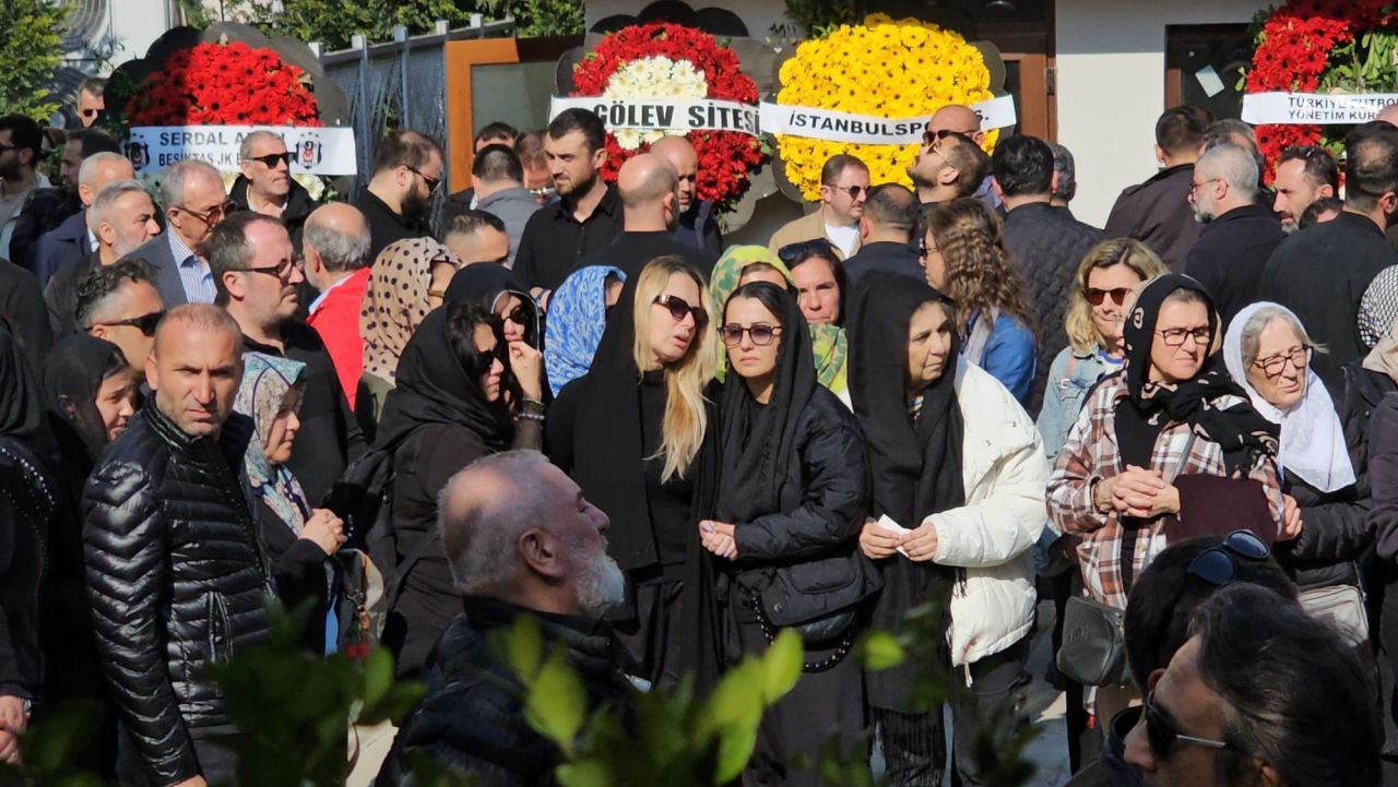 Futbol camiası cenazede: Bülent Uygun'un kızı Almina Tude Uygun Sapanca'da toprağa verildi - Sayfa 5