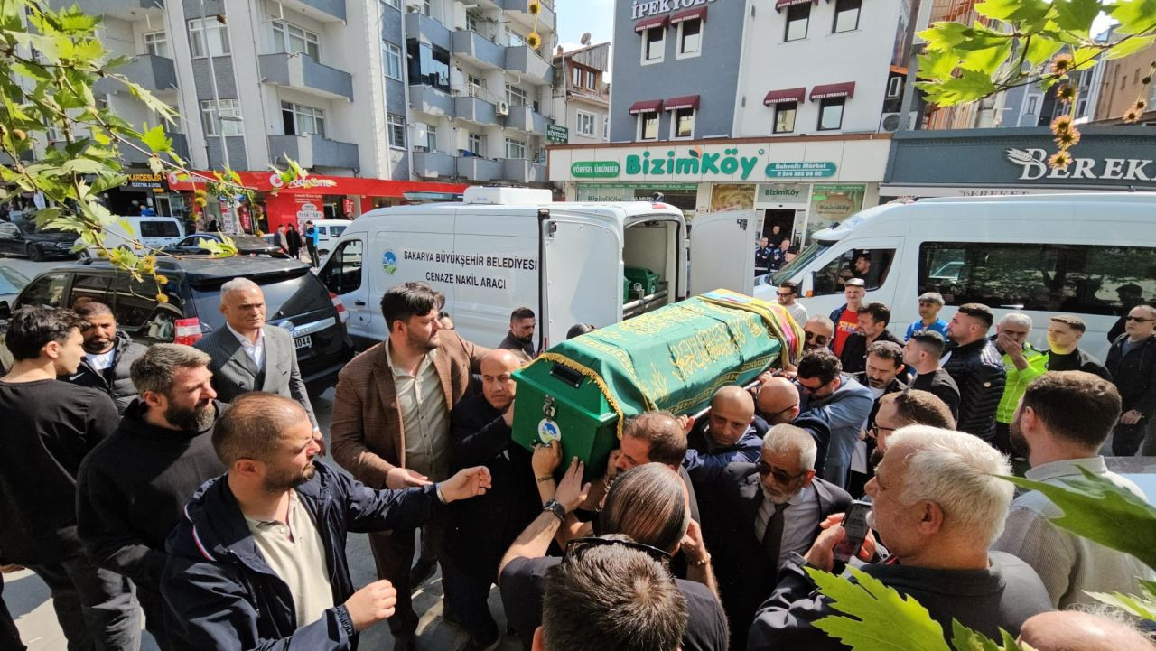 Futbol camiası cenazede: Bülent Uygun'un kızı Almina Tude Uygun Sapanca'da toprağa verildi - Sayfa 4
