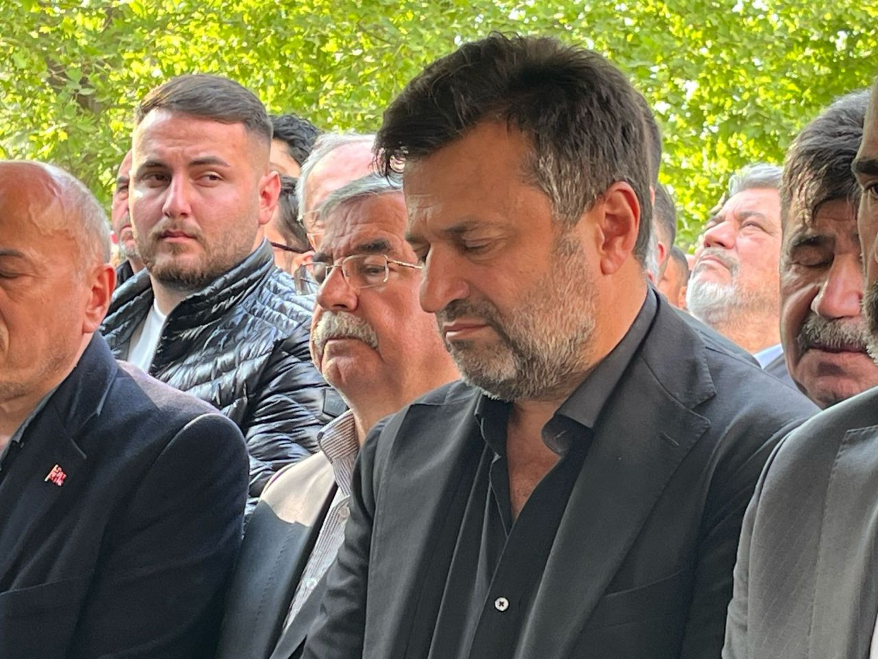 Futbol camiası cenazede: Bülent Uygun'un kızı Almina Tude Uygun Sapanca'da toprağa verildi - Sayfa 6