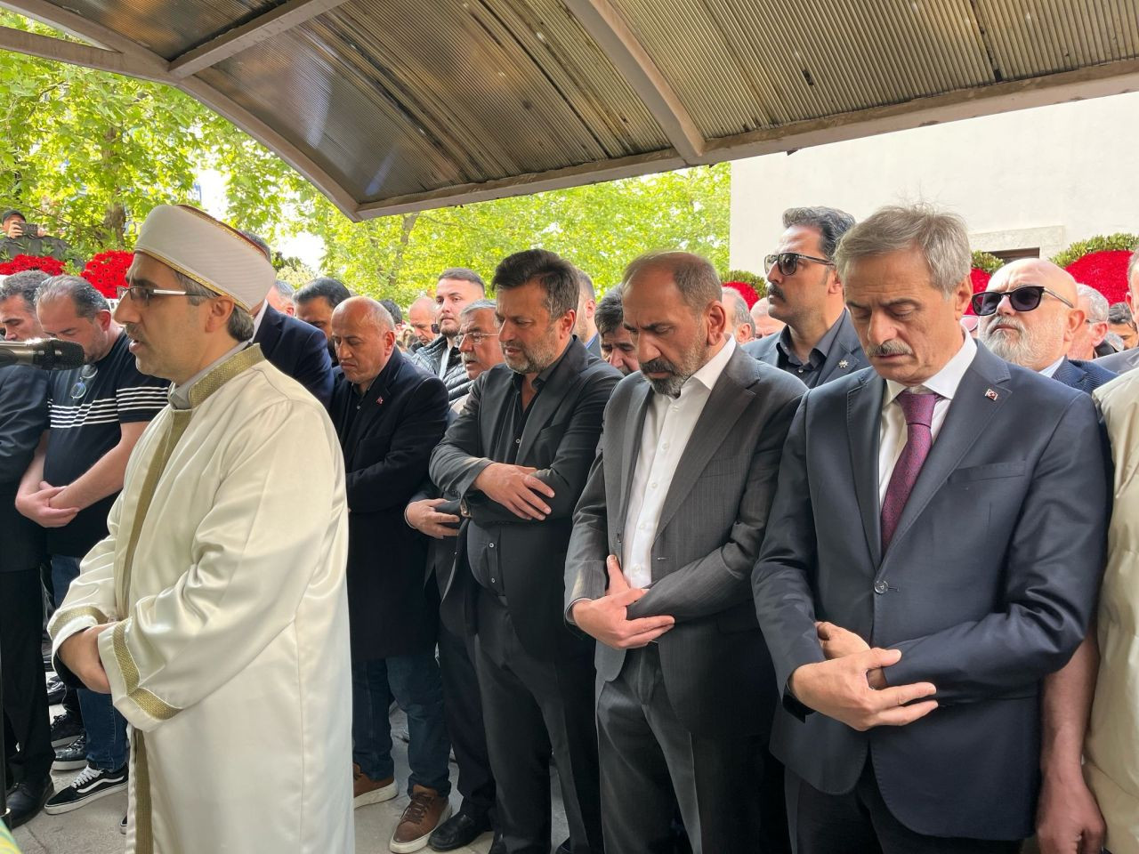 Futbol camiası cenazede: Bülent Uygun'un kızı Almina Tude Uygun Sapanca'da toprağa verildi - Sayfa 3