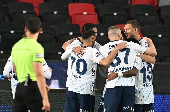 Nihat Kahveci canlı yayında duyurdu: Yeni TFF Başkanı hayırlı olsun! - Sayfa 1