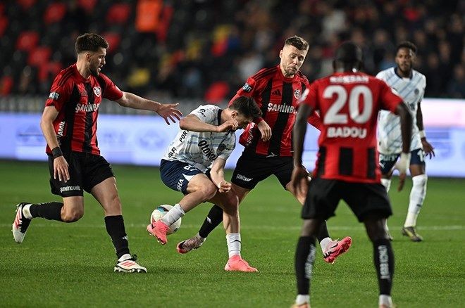 Fenerbahçe - Gaziantep FK maçı tartışmalara kapandı: 3 penaltı, 2 gol, 1 kırmızı kart! - Sayfa 2