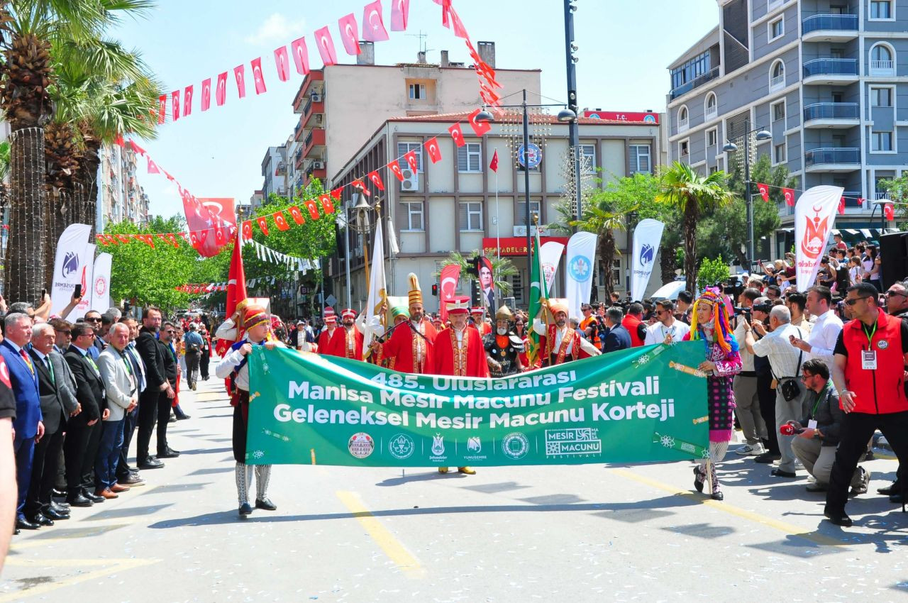Uluslararası Manisa Mesir Macunu Festivali: 20 dakikada 8 ton mesir macunu saçıldı - Sayfa 8