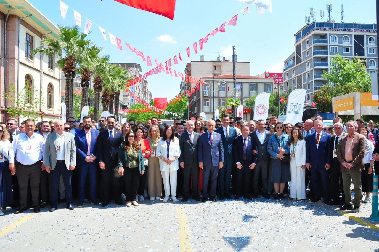 Uluslararası Manisa Mesir Macunu Festivali: 20 dakikada 8 ton mesir macunu saçıldı - Sayfa 7