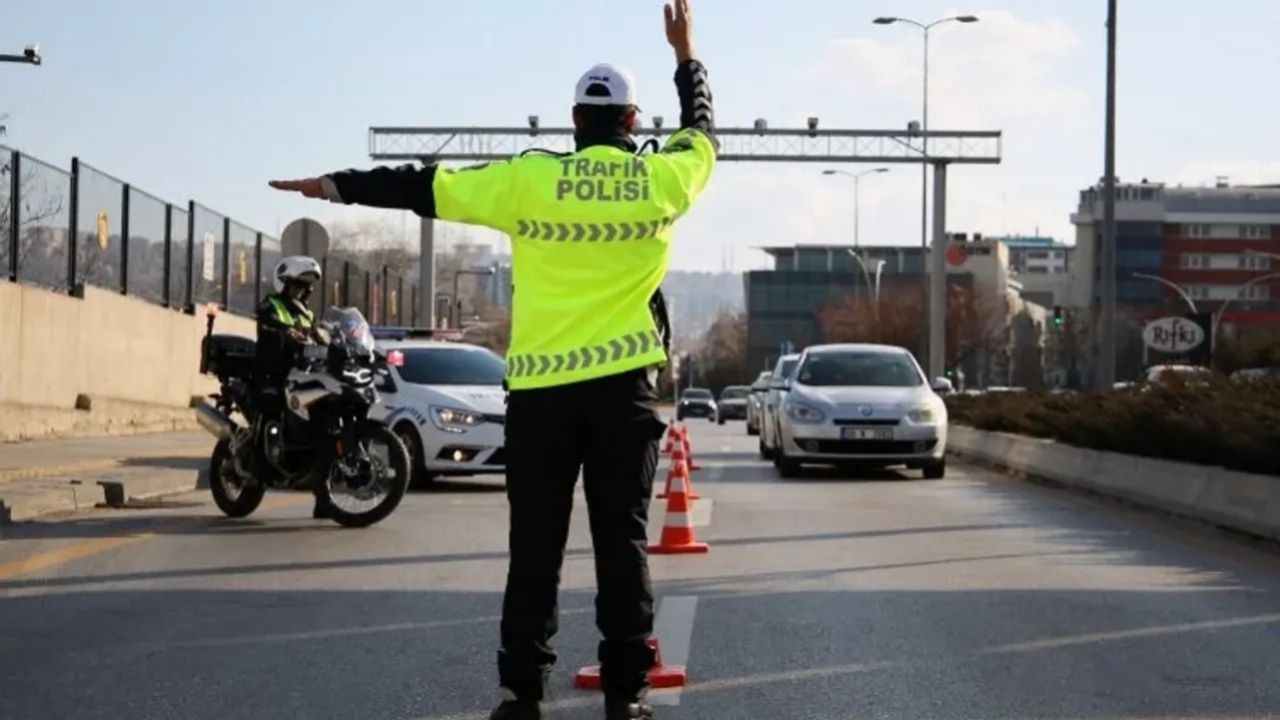 Trafik cezaları rekor seviyede arttı! Devletin kasasına 100 milyarı aşan para girecek - Sayfa 2