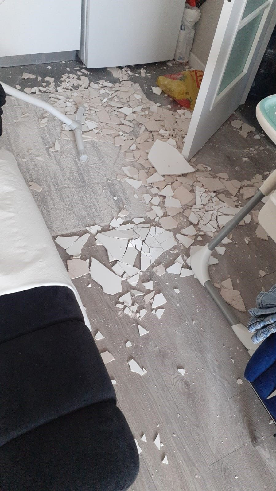 Bağcılar’da şok olay! Ütü yapan kadının başına tavan çöktü, 1,5 yaşındaki torunu kıl payı kurtuldu - Sayfa 4