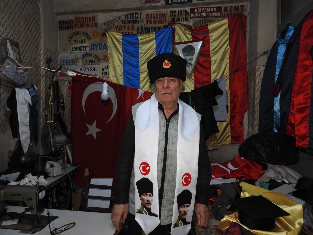 Gaziantep’in emektar terzisi! 60 yıldır cübbe dikiyor, mesleğine aşkla bağlı! - Sayfa 2