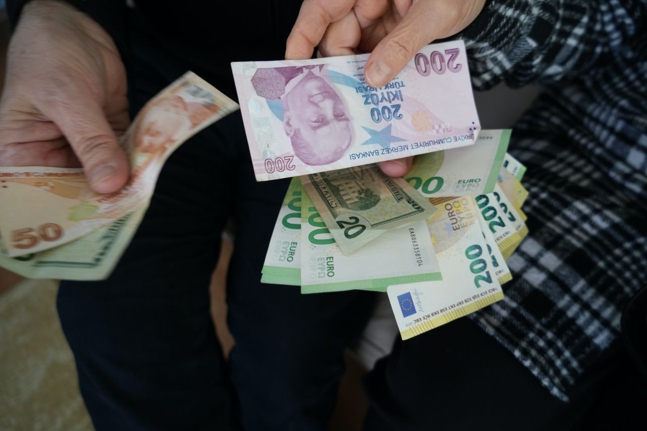 Samsun’da örnek davranış! İçi dolar dolu cüzdanı polise teslim eden çift yürekleri ısıttı - Sayfa 4