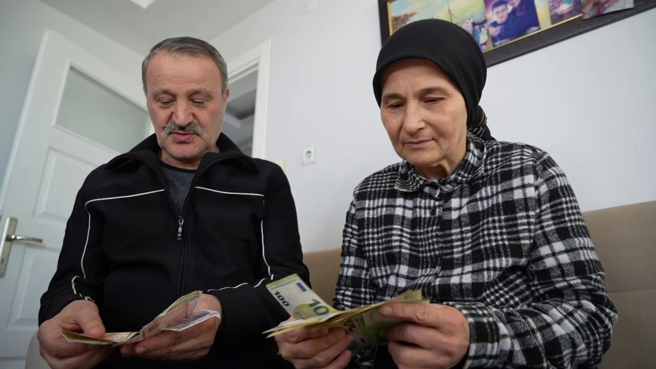 Samsun’da örnek davranış! İçi dolar dolu cüzdanı polise teslim eden çift yürekleri ısıttı - Sayfa 2