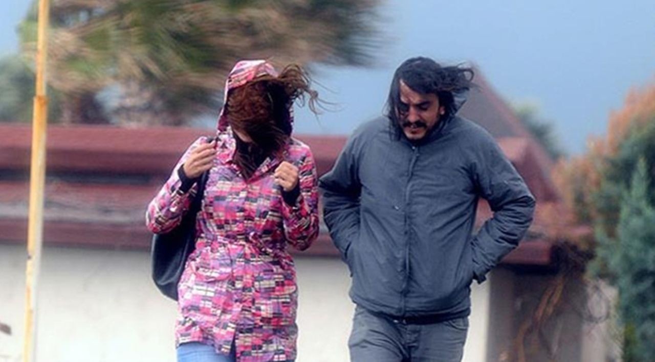 Meteorolojiden İstanbul dahil 13 il için fırtına uyarısı! Kuvvetli yağış ve soğuk hava birçok kentte etkili olacak - Sayfa 1